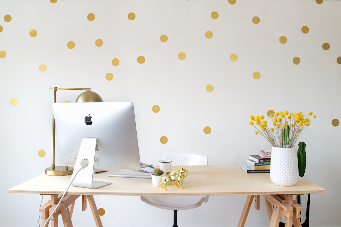 Gouden polkadot statement wall • a cup of life