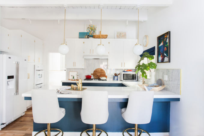 kitchen_after_emily-henderson-blue-white-brass-lighting-overall