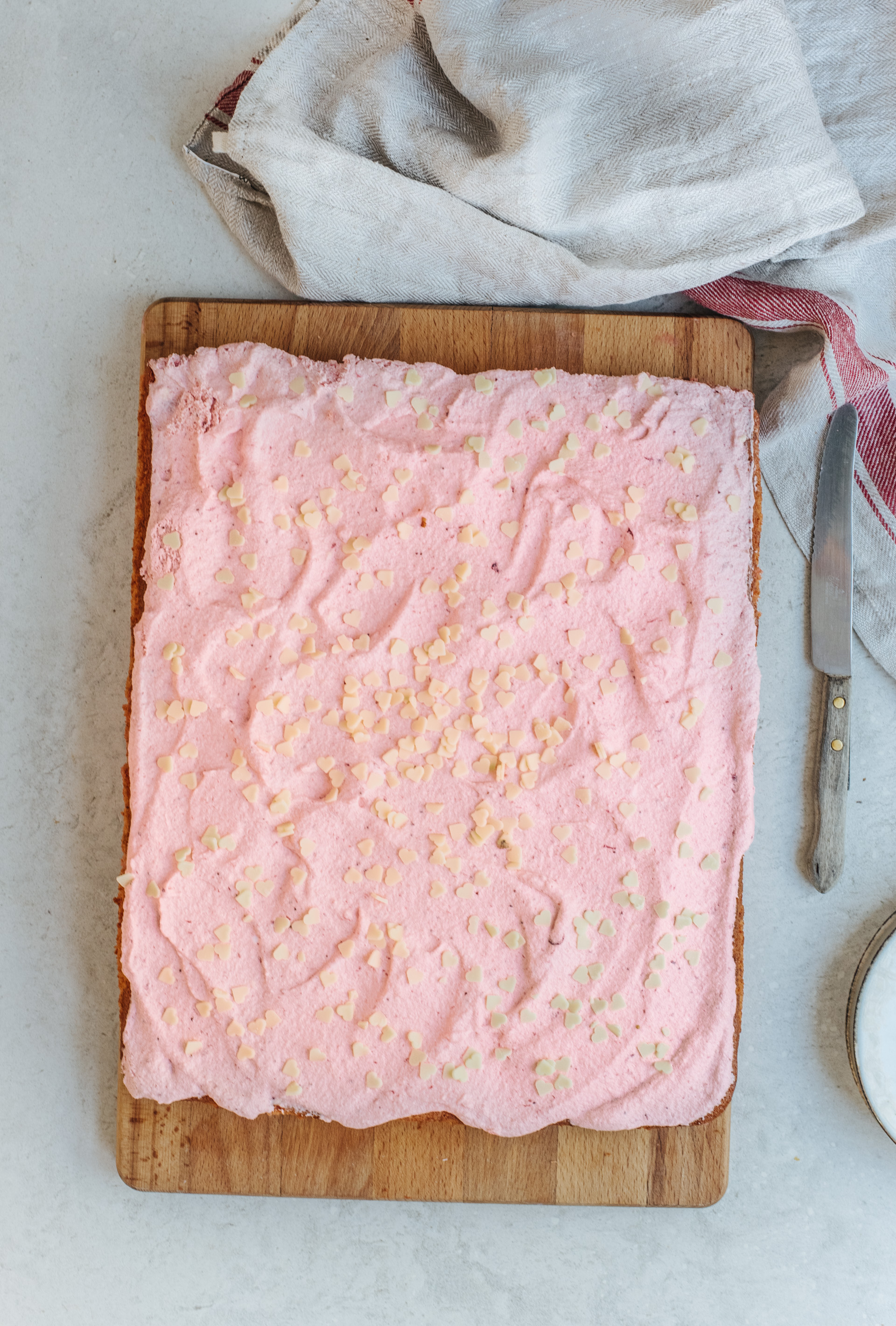 Verwonderend Roze aardbeien taart met merengue frosting (MAKKELIJK RECEPT) | A PD-96